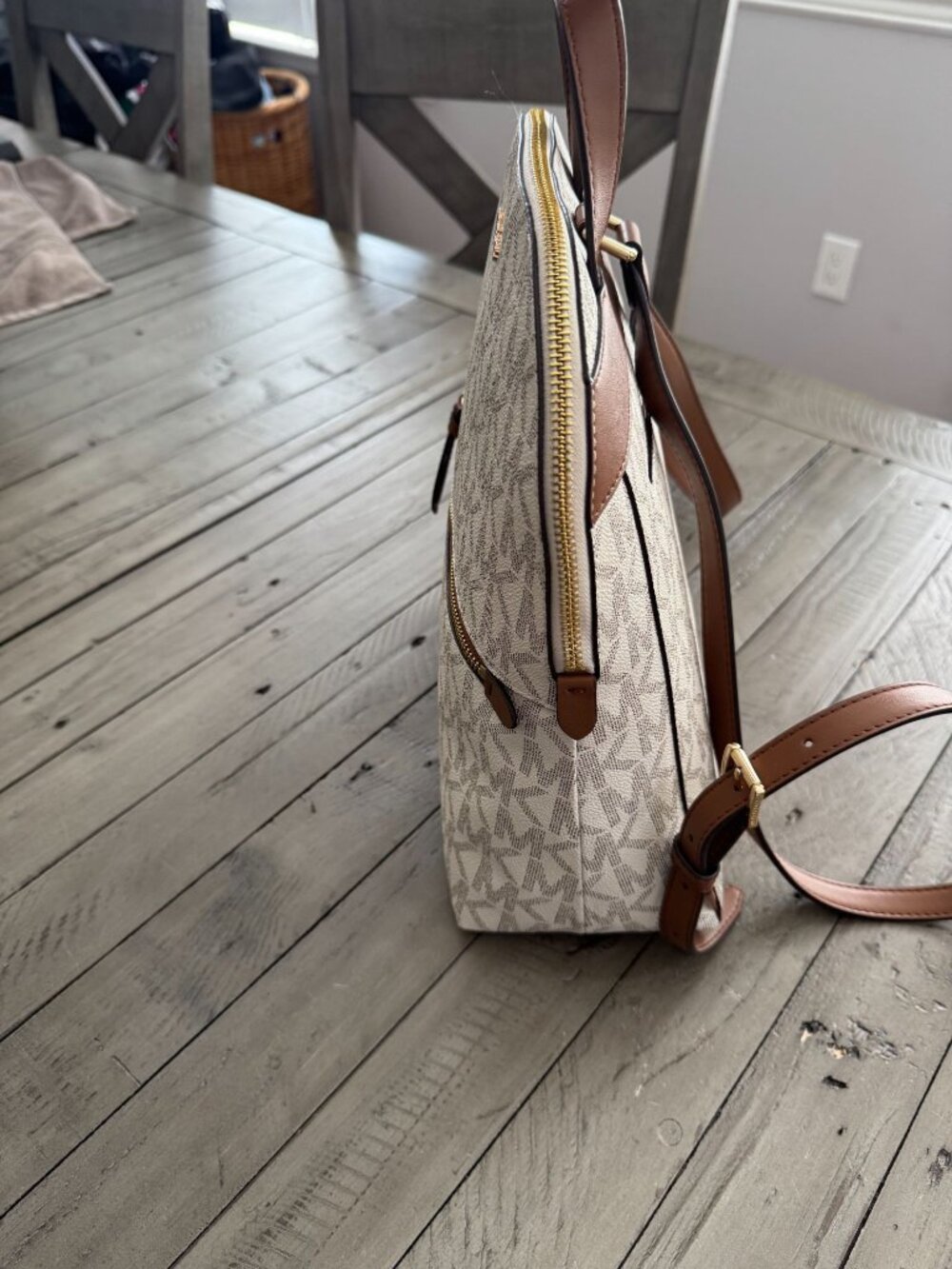 Michael Kors Dallas Medium Signature Logo Backpack in Vanilla / Luggage NWOT - Picture 5 of 11